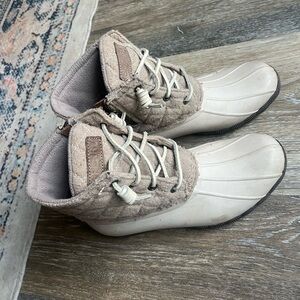 Sperry Women's Cream and Tan Ankle Boots